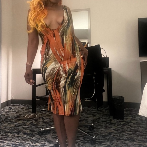 BodyCon Fitted Multi Color Dress- Size Medium - Picture 7 of 9